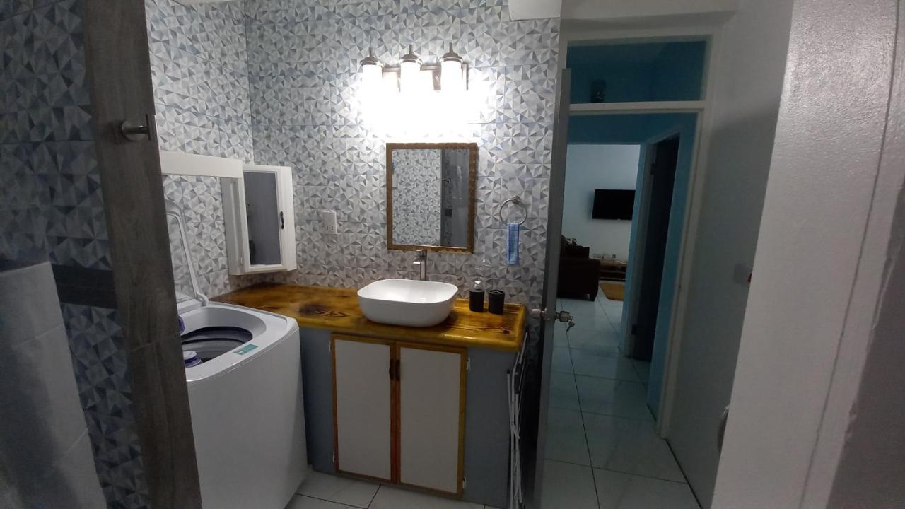 Ferienwohnung Cozy Vacation Retreat With Free Parking Roseau Exterior foto
