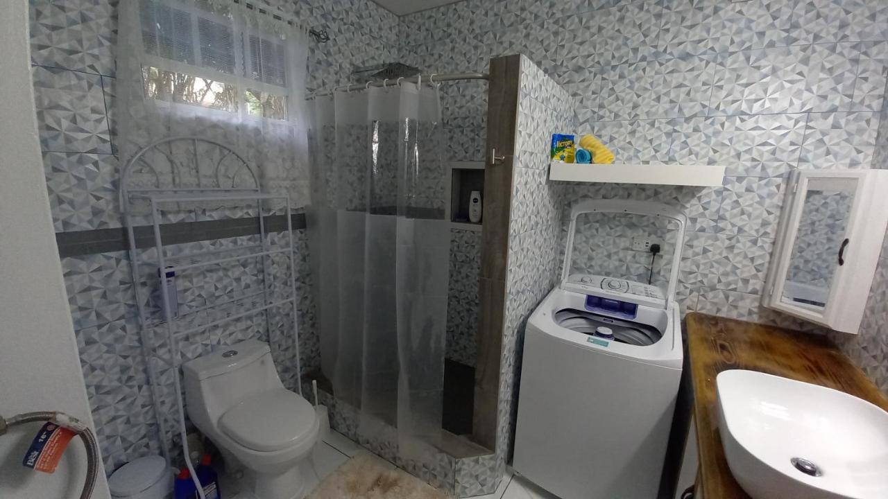 Ferienwohnung Cozy Vacation Retreat With Free Parking Roseau Exterior foto