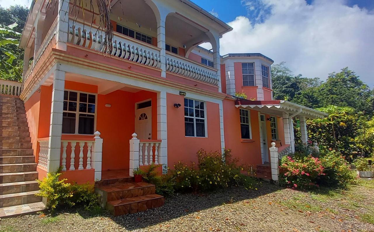 Ferienwohnung Cozy Vacation Retreat With Free Parking Roseau Exterior foto